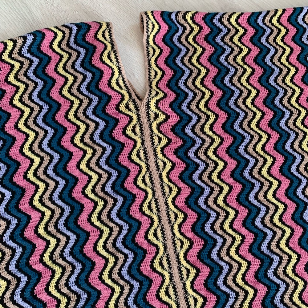 🥰♥️🥰 Missoni multi coloured women’s poncho - Picture 3 of 9